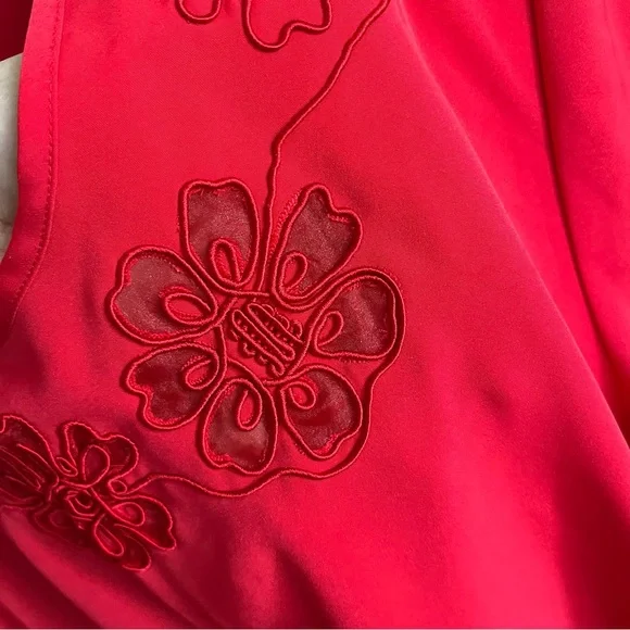 3/$40 Vintage C & A Red Short Sleeve Blouse with cut out flower design Size 16 - Picture 4 of 6